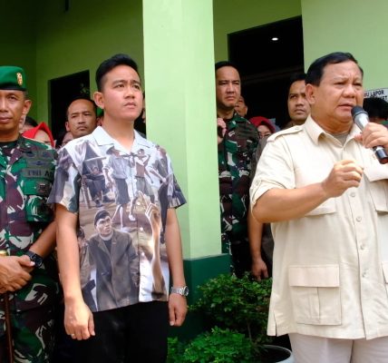 Menhan Prabowo di Koramil Serengan