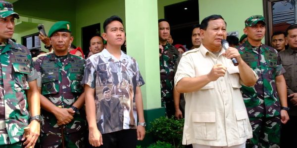 Menhan Prabowo di Koramil Serengan