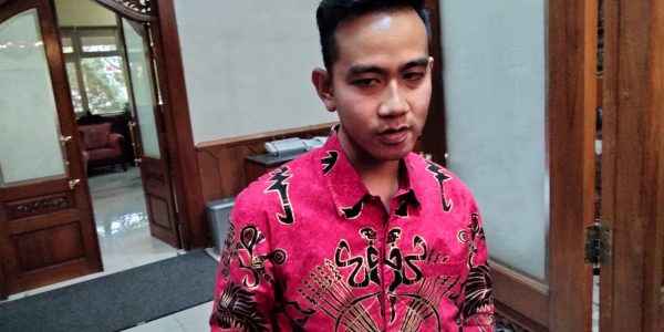 Walikota Solo Gibran baju merah