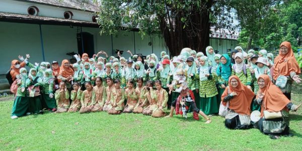 SDIT Nur hidayah ke kraton Surakarta