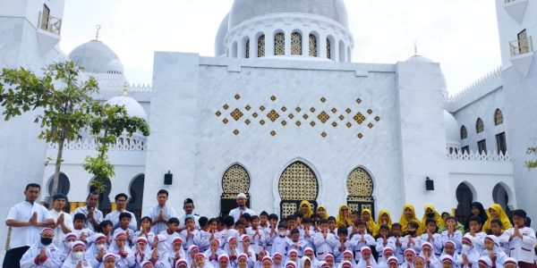 SDIT Tahfidzul Qur’an Mutiara Insan di masjid Syekh Zayed