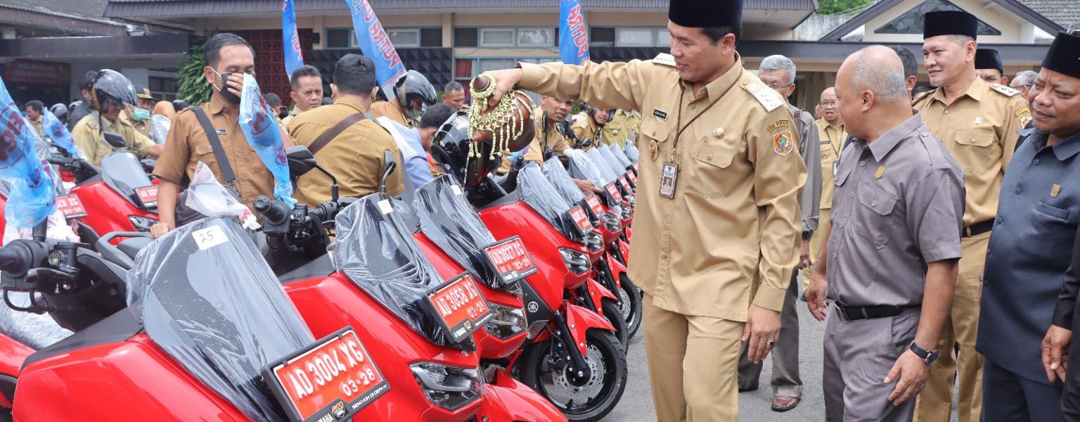 Bupati Wonogiri Jaka beri motor lurah