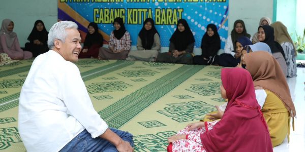 Gubernur Jateng Kunjungi Panti Asuhan