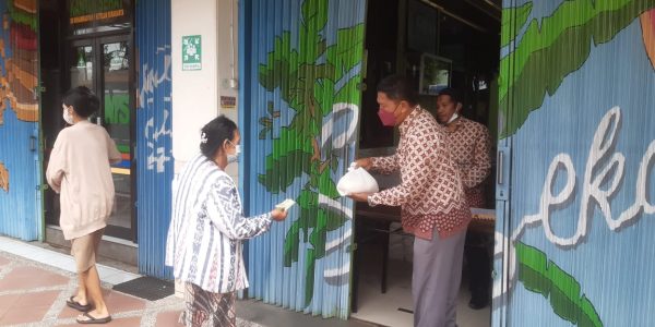 SD Muhammadiyah 1 Ketelan Berbagi untuk Fitri