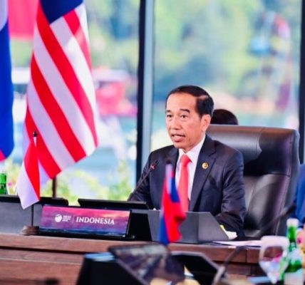 Presiden Jokowi Buka KTT Ke-42 ASEAN