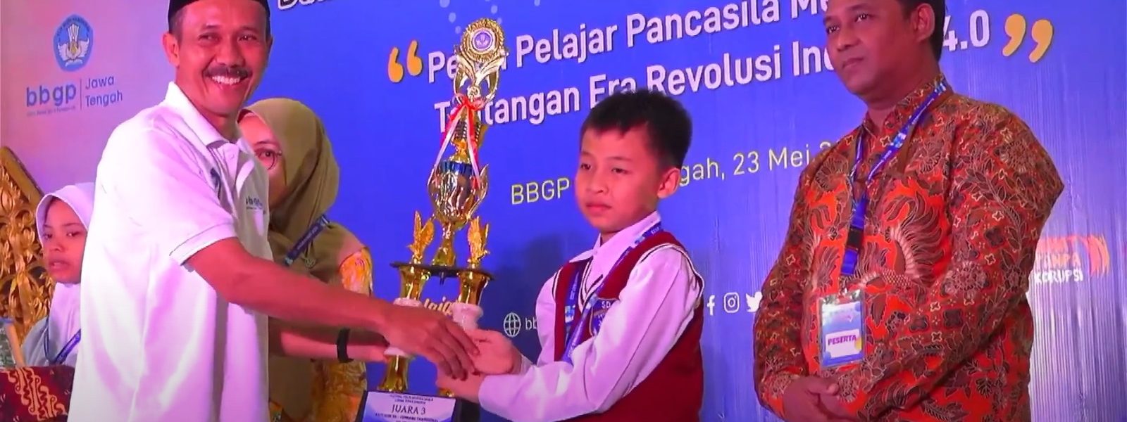 Siswa SD Muh 1 Surakarta Juara Tembang