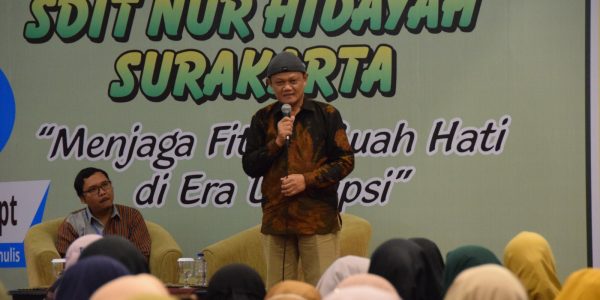 Cahyadi Takariawan di SDIT Nur Hidayah