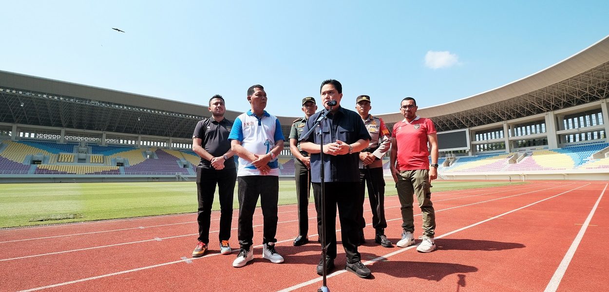 Erick thohir jumpa pers di stadion manahan