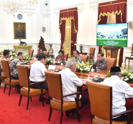 Presiden Jokowi memimpin ratas mengenai penataan Candi Borobudur