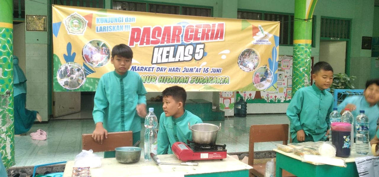 Siswa SDIT jualan