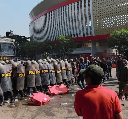 Polres Solo simulasi kerusuhan