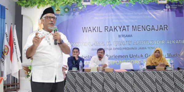 Quatly Mengajar di SMA Diponegoro