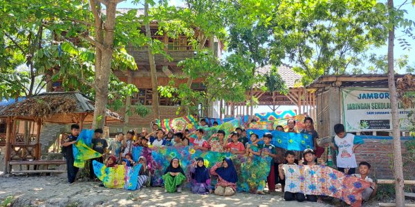 Sekolah alam aqila hari batik