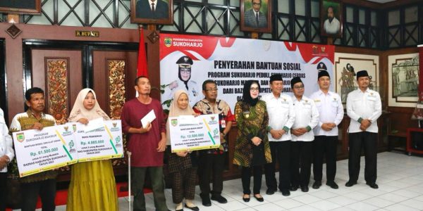 Bupati Sukoharjo serahkan bantuan baznas