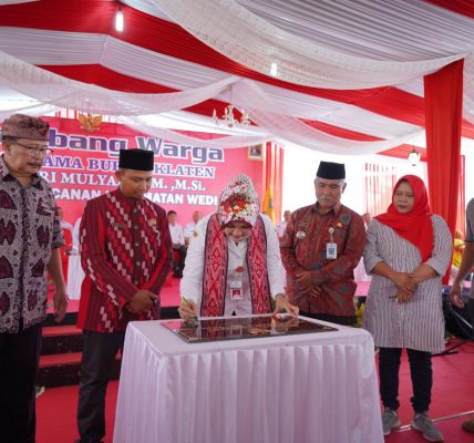 Bupati Klaten resmikan taman