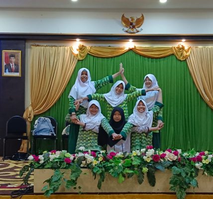 Siswa SDIT Nurhidayah drama