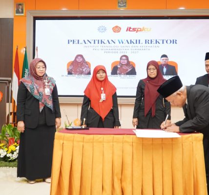 Pelantikan Rektor ITS PKU Muh