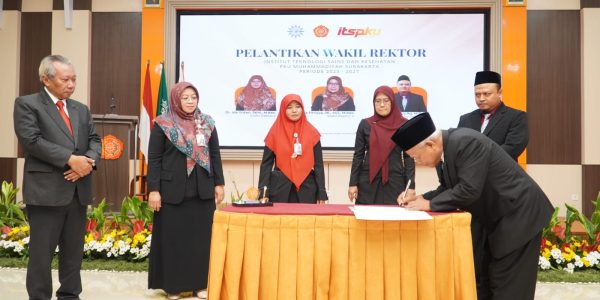 Pelantikan Rektor ITS PKU Muh