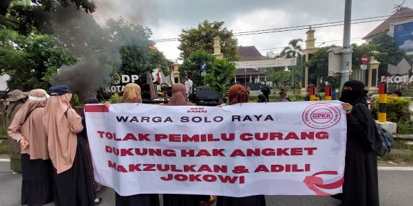 Demo DPRD Solo dukung hak angket