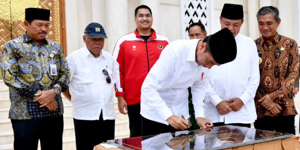 presiden resmikan masjid karanganyar