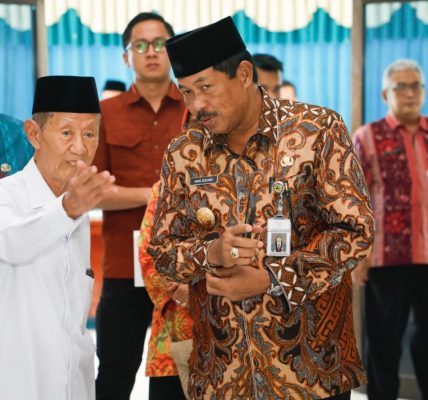 Ahmad Daroji dan Nana