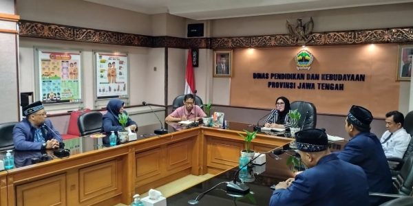 Dr. Uswatun Hasanah kadisdikbud jateng