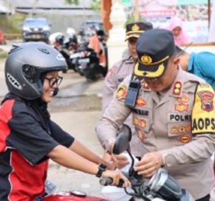 Polres Boyolali Bagikan Takjil pada Masyarakat