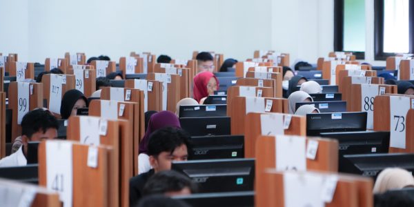 Mahasiswa baru UNS