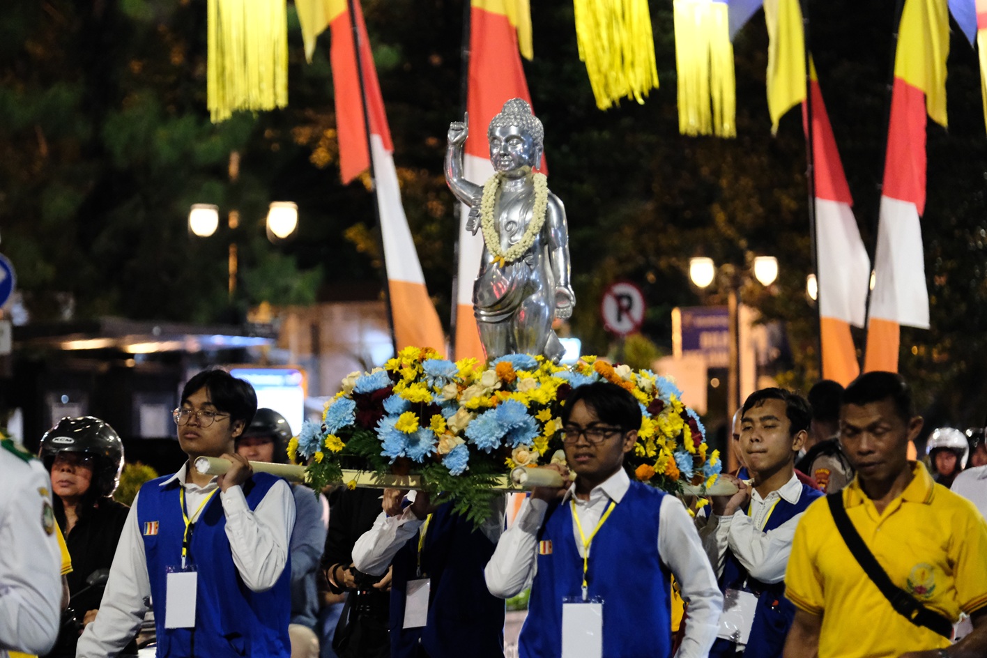 Kirab Waisak di Solo